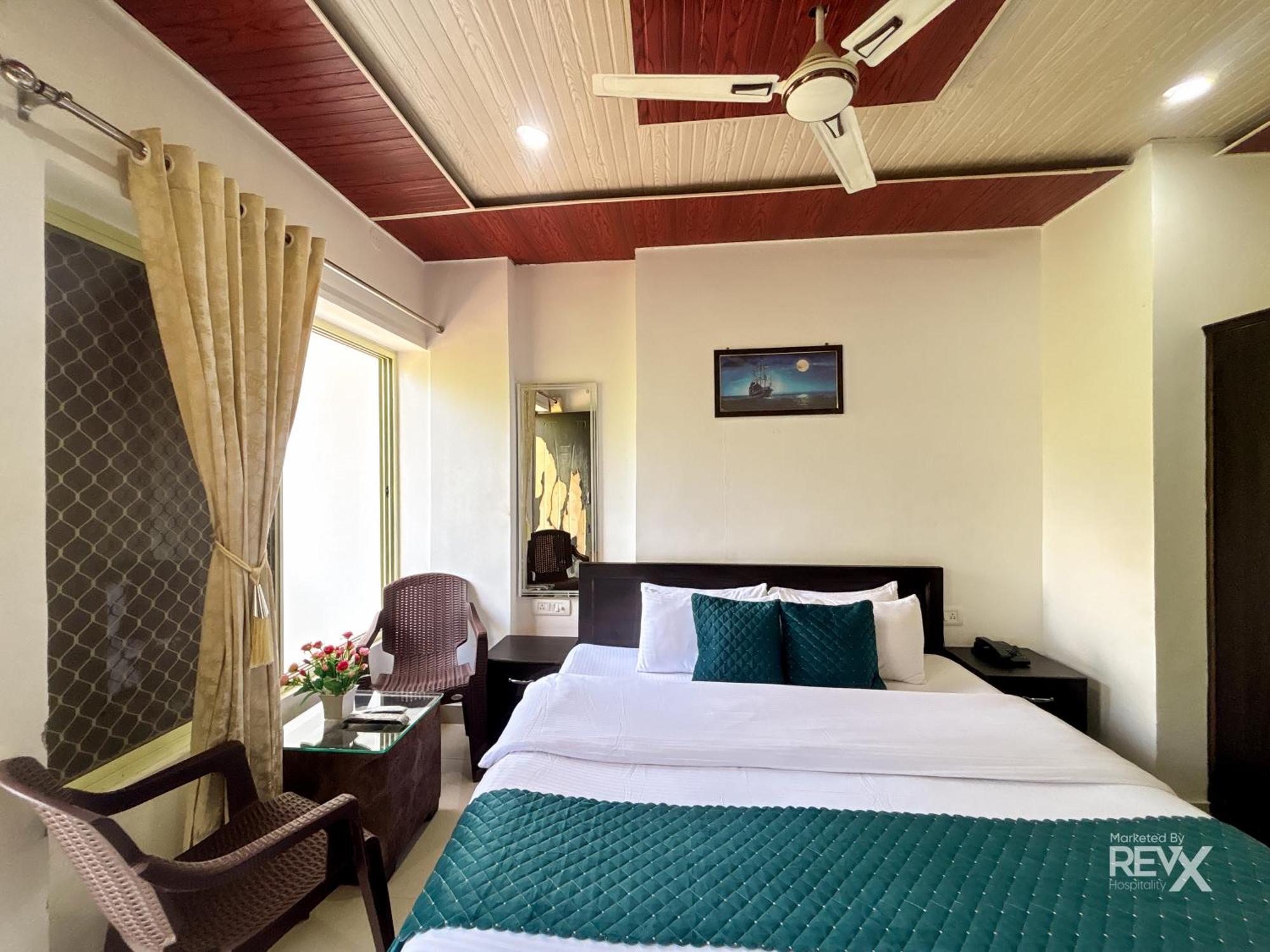 Hotel Prince Valley Lansdowne Buitenkant foto